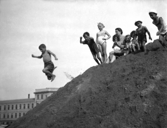 gbc_2537_Darsena // Bambini alla darsena del Naviglio Grande. Milano, 1948